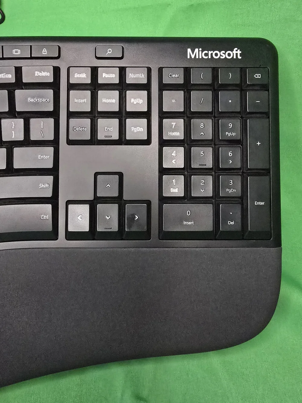 Microsoft 1878 Ergonomic Keyboard Wired USB Split Full Size Wrist Rest Black